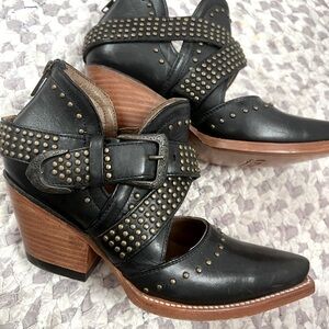 Ariat Dixon Rock and Roll Black Studded Ankle Boots size 7 New